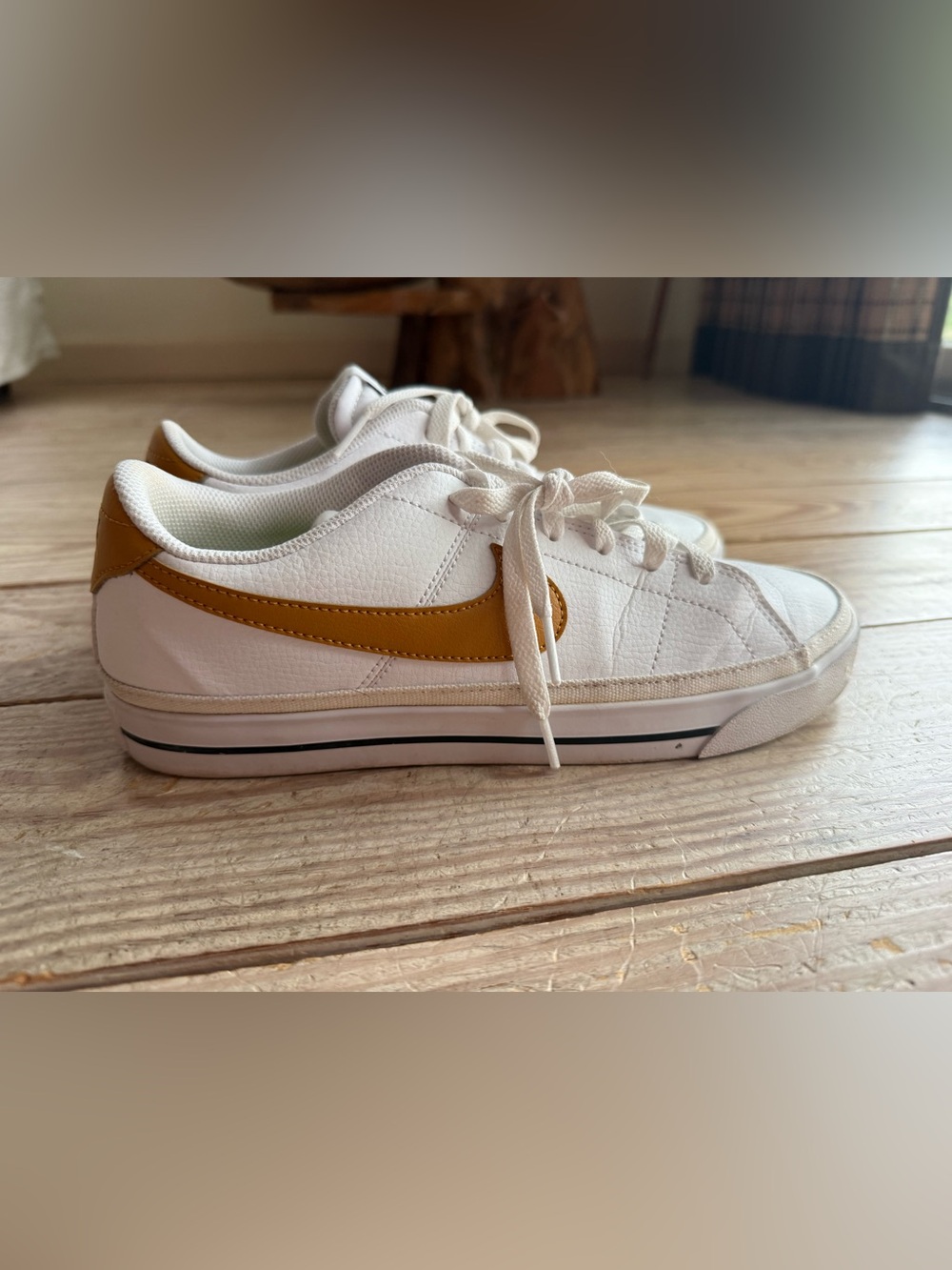 Nike White Gold Low-Top Sneakers size 9